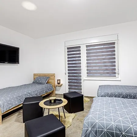 Ana מלון דירות 3*